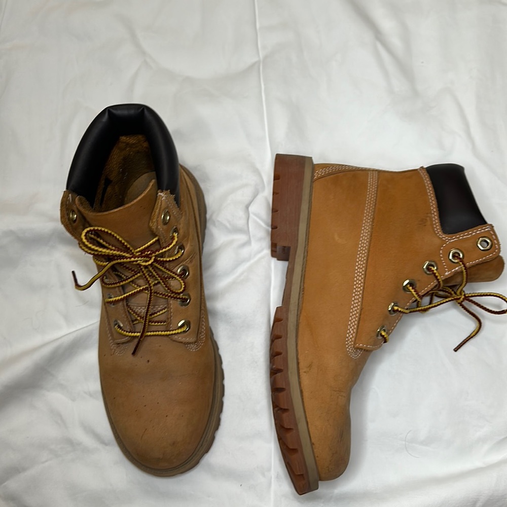 Super cute Timberland boots! Size US 5!